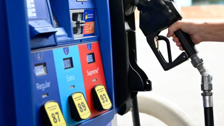 Oregon lifts ban on drivers pumping their own gas