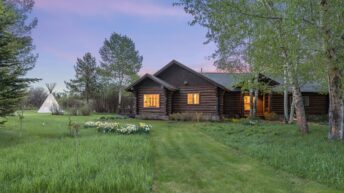 6 rustic homes in Wyoming