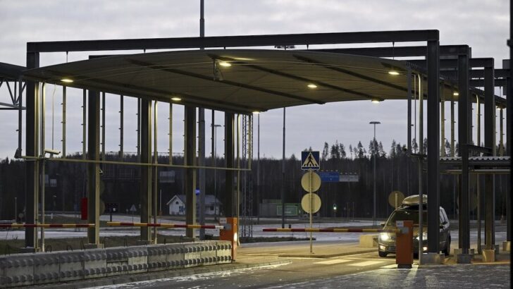 Why is Finland closing crossing points along its Russia border?